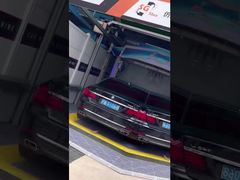 به مشتري ما از انگلستان خوشامد بگيريد که به شرکت ما آمده است