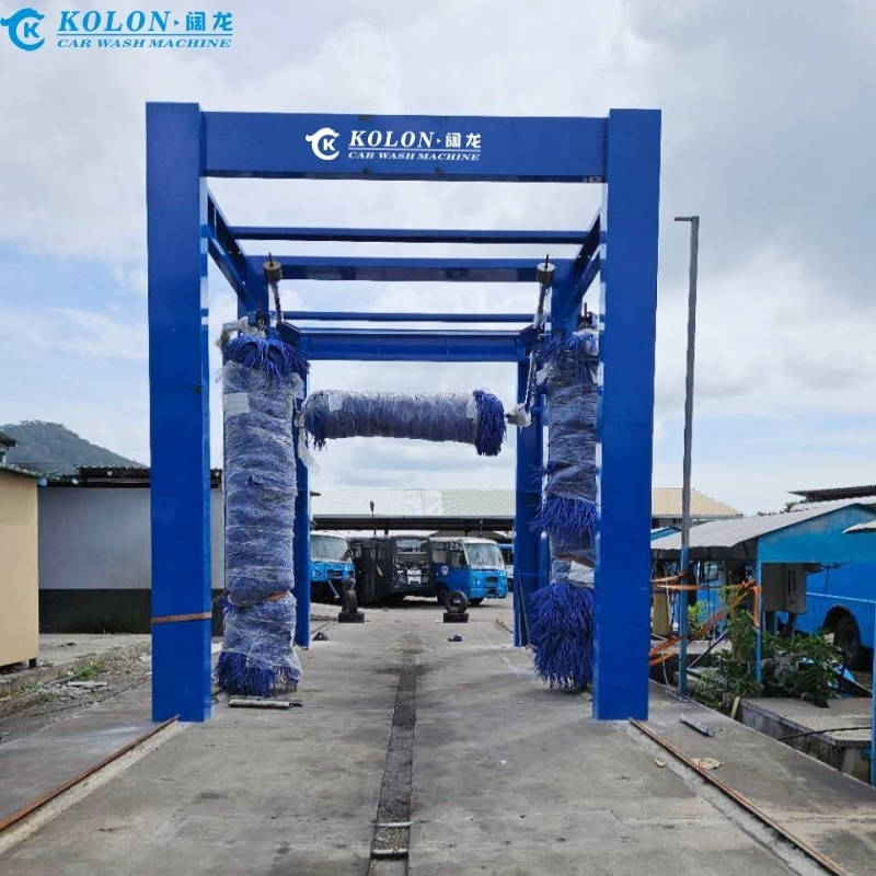 KOLON رانندگی از طریق دکمه توقف اضطراری مجهز به 3 برش ماشین لباسشویی اتوبوس با کنترل PLC مصرف آب 267L