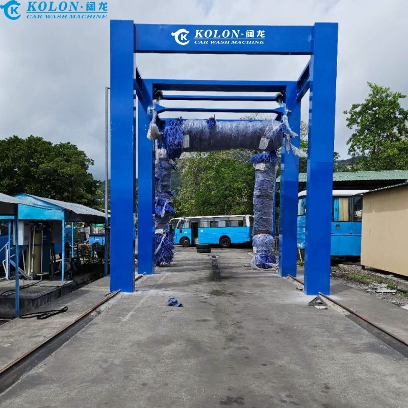 KOLON رانندگی از طریق دکمه توقف اضطراری مجهز به 3 برش ماشین لباسشویی اتوبوس با کنترل PLC مصرف آب 267L